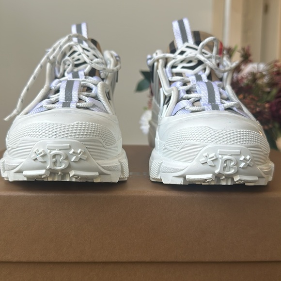 ⭐️⭐️⭐️SOLD⭐️⭐️⭐️MINT! Burberry Arthur Vintage Check & Leather Sneakers - Picture 7 of 17